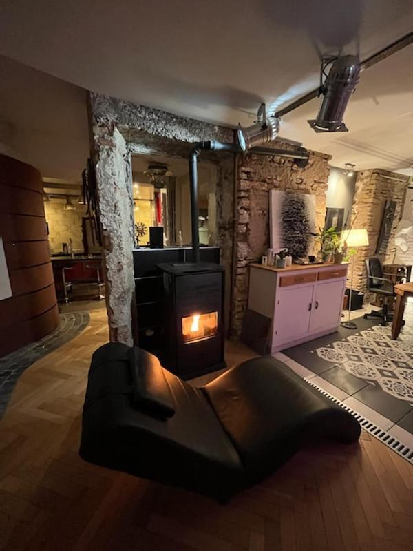 L'Appartement - Chambre Avec Salle De Bains Et Wc Dans Une Galerie D'Art Монбельяр Экстерьер фото