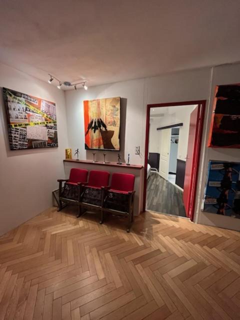 L'Appartement - Chambre Avec Salle De Bains Et Wc Dans Une Galerie D'Art Монбельяр Экстерьер фото